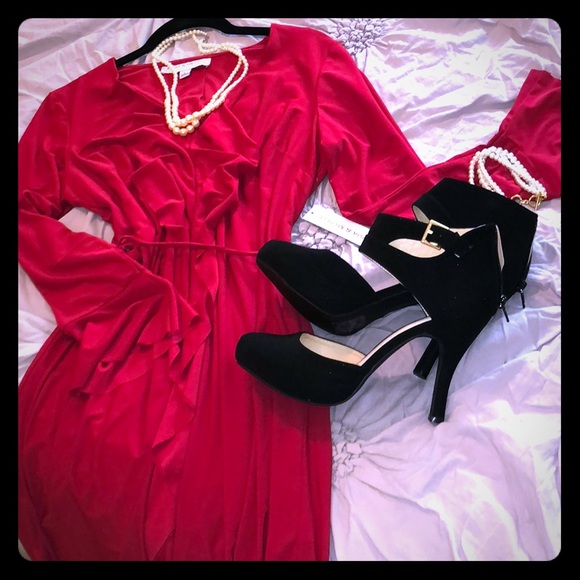 Emma & Michele Dresses & Skirts - Classy holiday red dress!